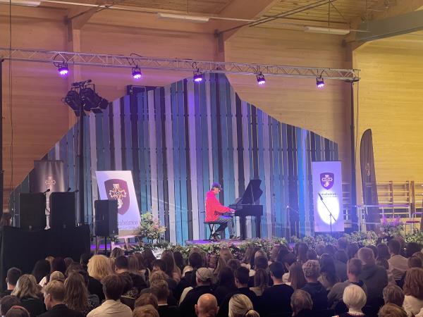 Lenke til artikkel: Jotunheimen vidaregåande skule er opna!