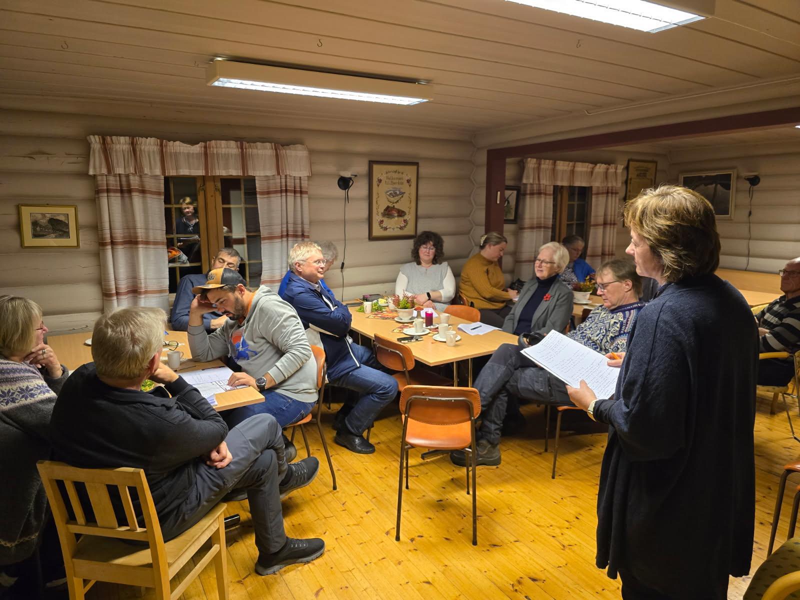 Gruppearbeid i Bjørkås i Bråtå med samfunnsplanen