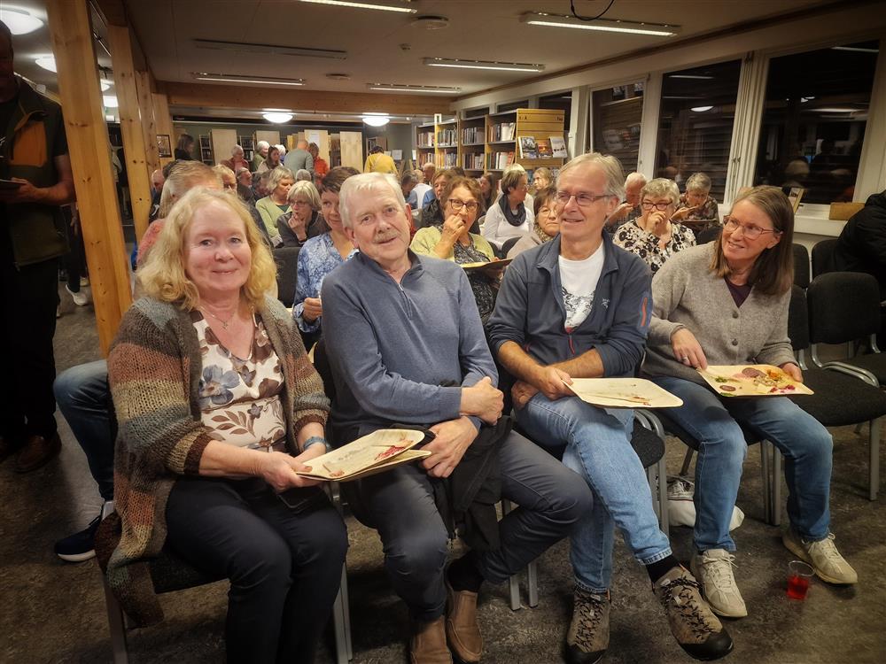 Publikum på fyrste rad. Aud og Elias Sperstad, Morten Kielland og Hanne Gran - Klikk for stort bilde